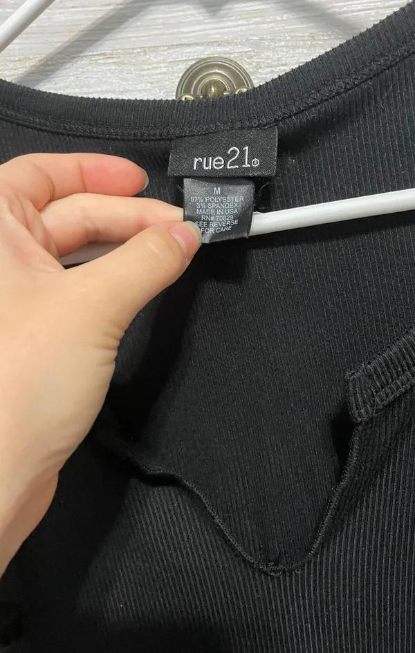 Rue 21 Cropped Black Shirt - Image 3