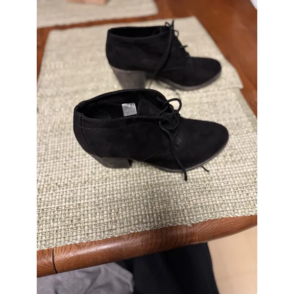 Rocketdog Women's‎ Size 7.5 Black Suede Ankle Heeled Boots - Image 2