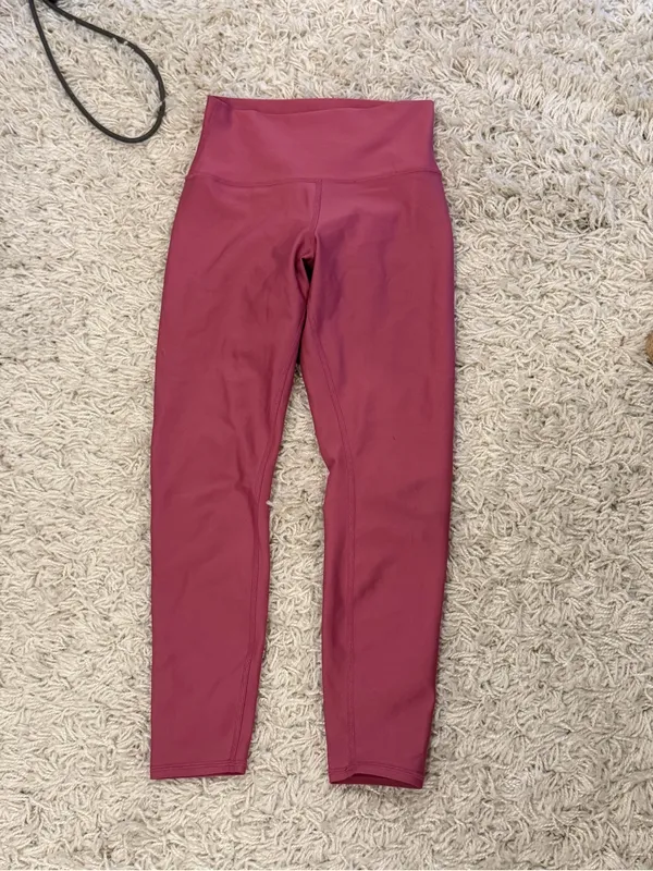 Alo yoga 7/8 airlift High-Rise Leggings in Berry - Image 3