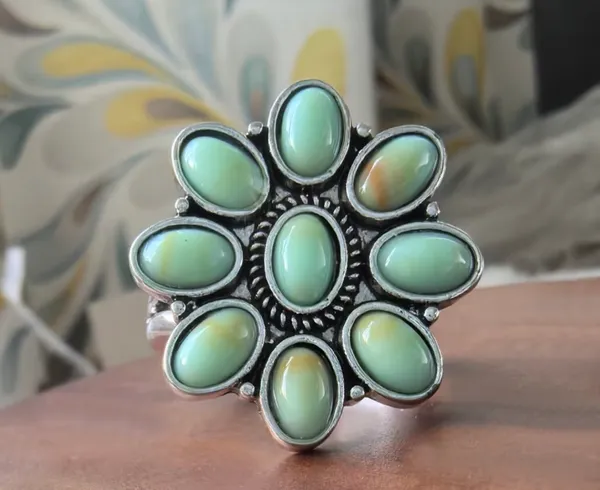 & Other Stories Women’s Gorgeous Vintage Design Stainless Steel Flower Design Ring - Size 7 - Image 5