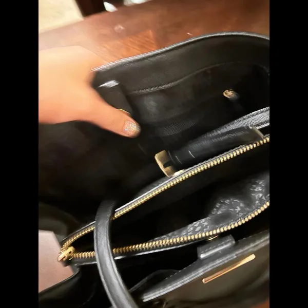 Kate spade purse bag black short handles and longer strap - Image 4