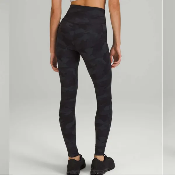 Lululemon Size 6 Base Pace High-Rise Navy Blue Camouflage Leggings. - Image 2