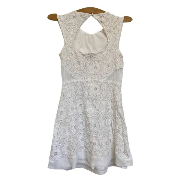 Kimchi Blue Ivory Floral Lace Fit and Flare Mini Dress Back‎ Keyhole Size 4 - Image 6