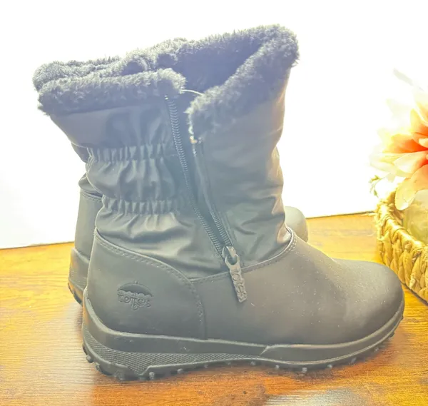 Women's Black TOTES Winter Boots Size 6 - Image 2