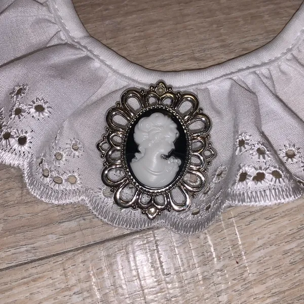 Antique White lace collar & Cuff - Image 2