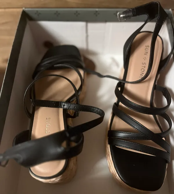Sun + Stone New with Box Finnickk Strappy Espadrille Wedge Sandals. Size 7.5 - Image 3