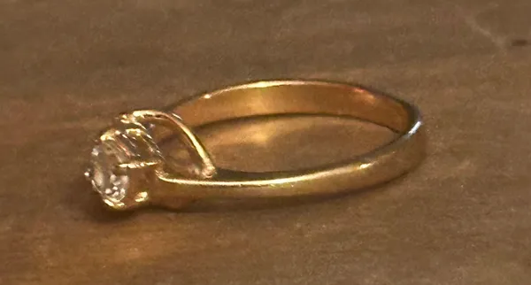 Vintage Simulated Diamond Flower Ring Gold - Image 6