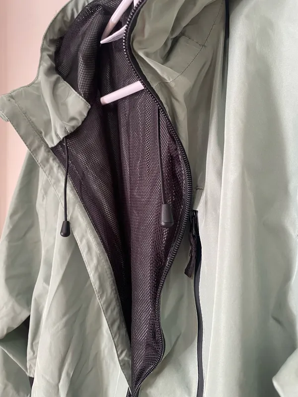 Crane Lightweight Hooded Windbreaker in Sage & Black - Image 4