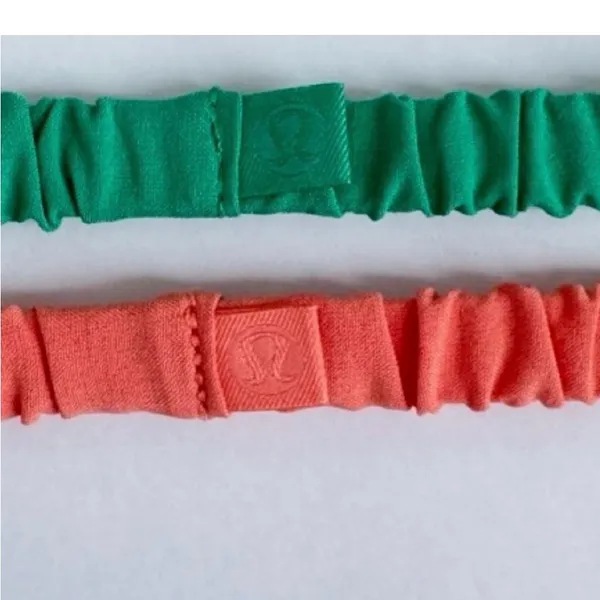 2 Lululemon Skinny Scrunchies Kelly Green and Coral Kiss NWOT - Image 2