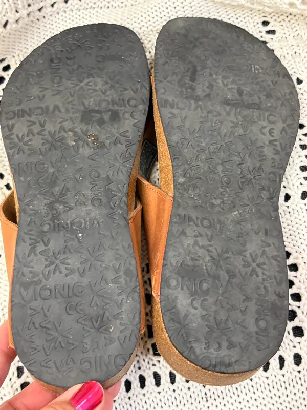 Vionic sandals in beige - Image 7