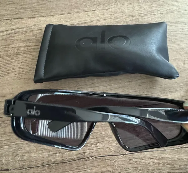 Alo Yoga Sunglasses - Image 3