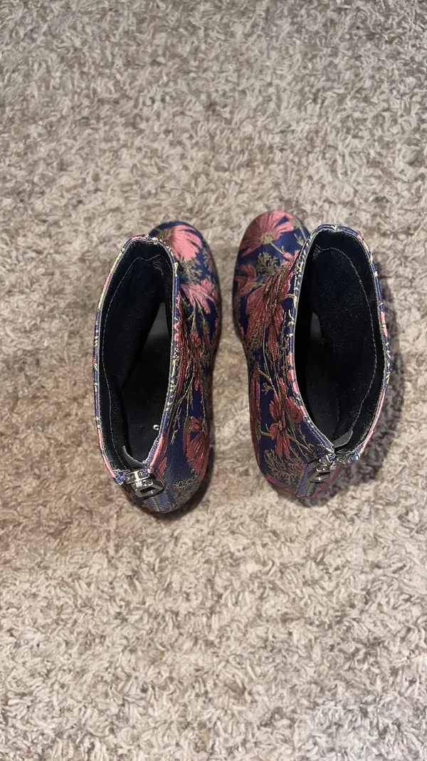 NWOT  Ankle Boots Size 9 - Image 5