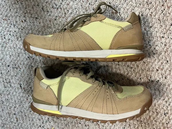 Women’s Athletic Sneakers in Light Yellow and Tan - Image 3