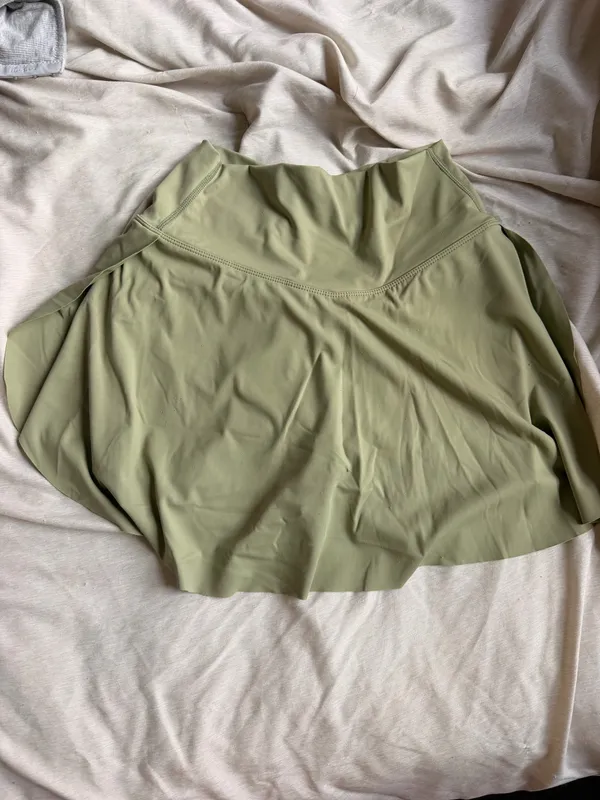 Halara Athletic Skirt Built-In Shorts Green - Image 2