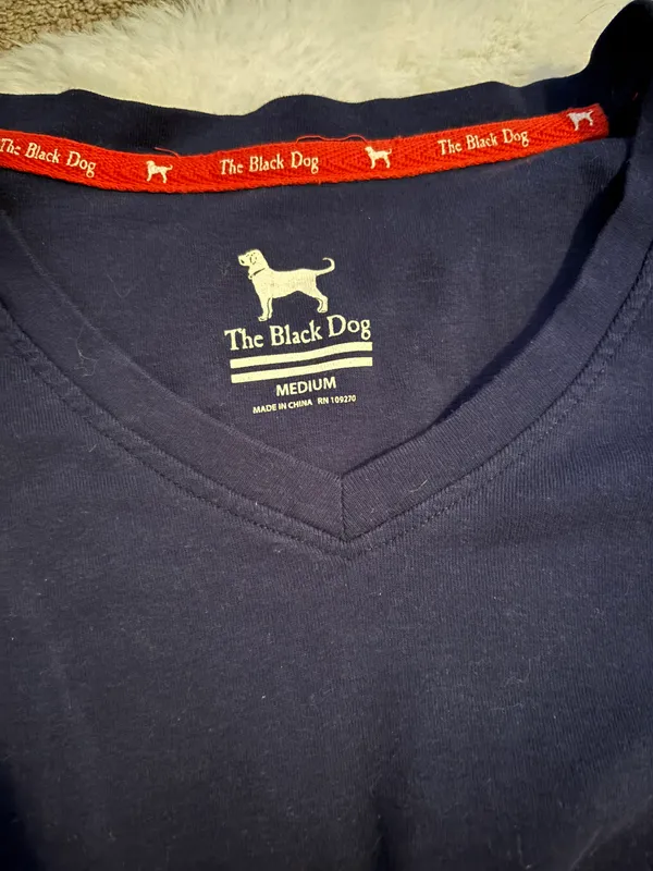 The Black Dog navy v-neck longsleeve - Image 3