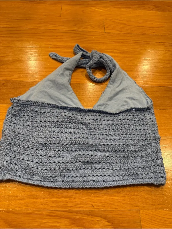Hollister blue crochet halter crop top size medium. - Image 4