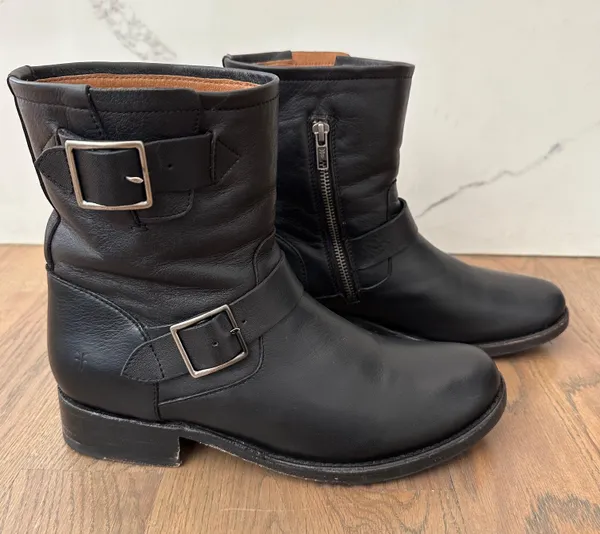 Frye Vicky Engineer Short Buckle Motorcycle Boot in Black Leather Size 9.5B - Image 2