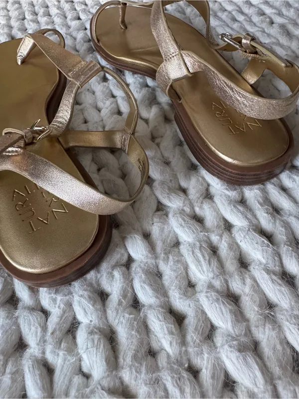 Naturalizer Gold Fifi Toe Loop Flat Sandal, size 7 - Image 4