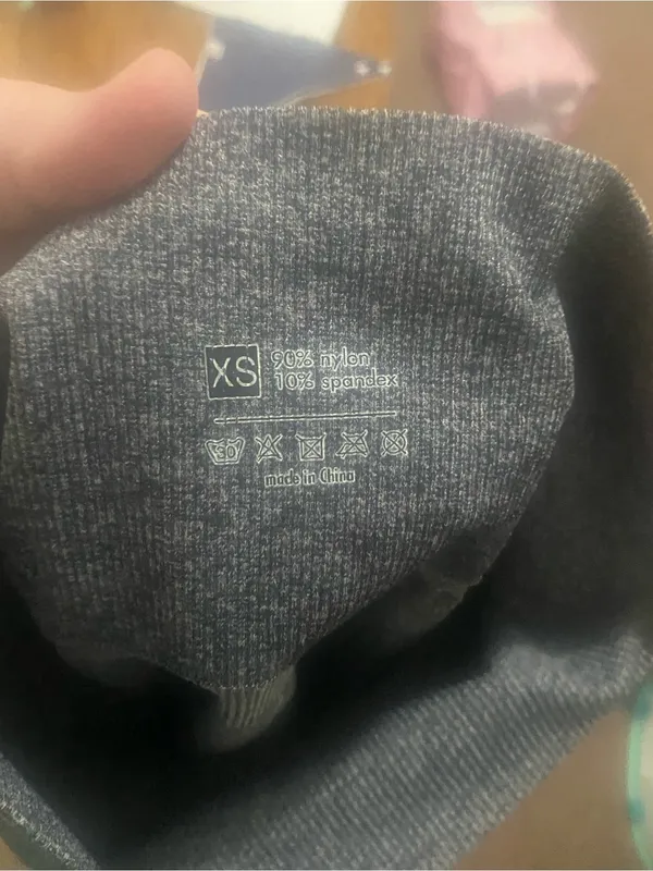 Gymshark xs leggings in Heather Gray - Image 3