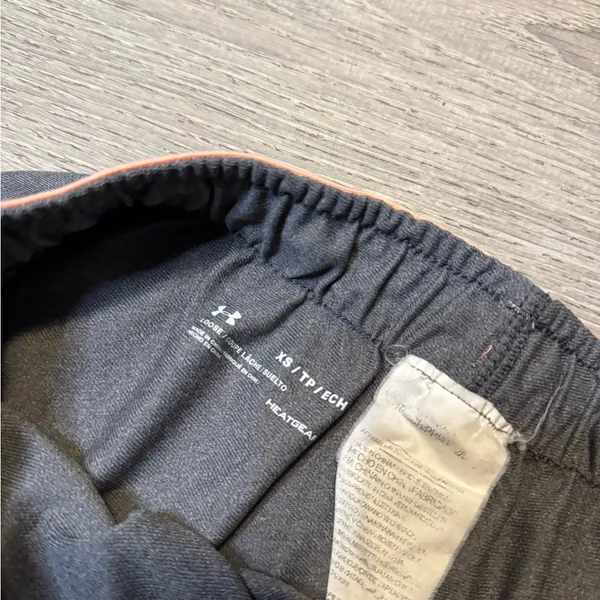 •UNDER ARMOUR• SHORTS - Image 3