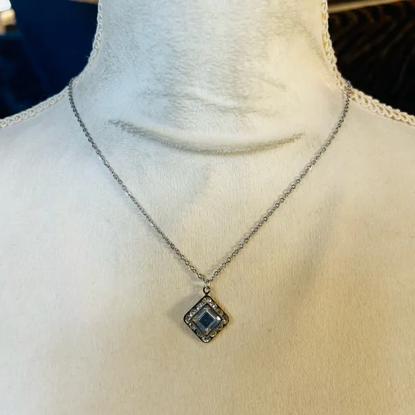 Handmade Handcrafted vintage emerald cut halo clear glass stone pendant on chain necklace - Image 3