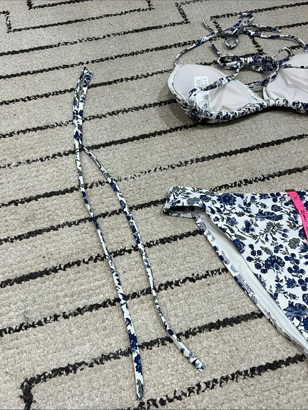 Abercrombie & Fitch High Rise White Bikini Top with Blue Floral Print - Image 7