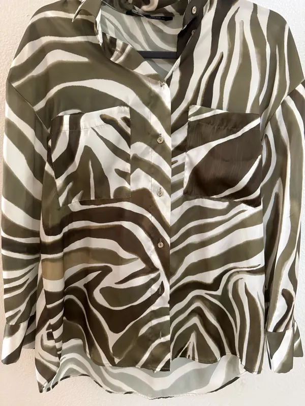 ZARA Zebra Button Down - Image 2