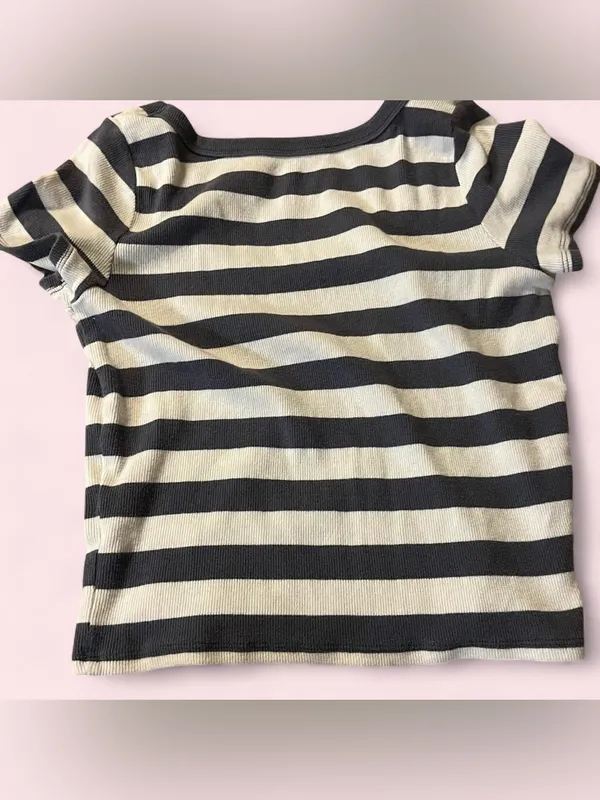 Hollister Co. white + navy striped cropped tee Size M - Image 4