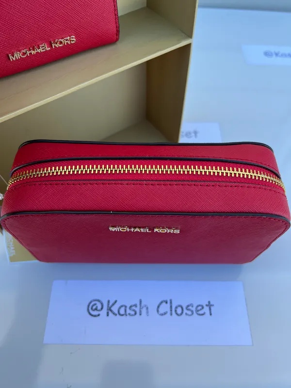Michael Kors Giftable boxed item wallet & Travel Pouch - Bright Red - Image 10
