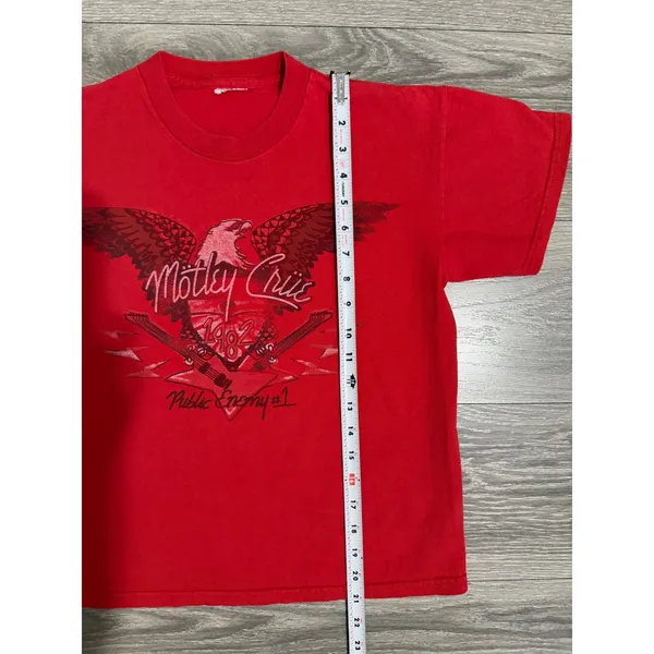 2005 Y2K Motley Crue 1982 Public Enemy #1 Red Graphic Band Tee Shirt Women Small - Image 8