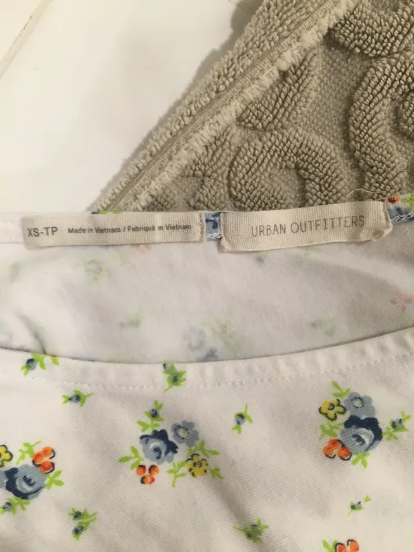 Urban Outfitters Gathered Front Floral Lace Crop Top - Image 8