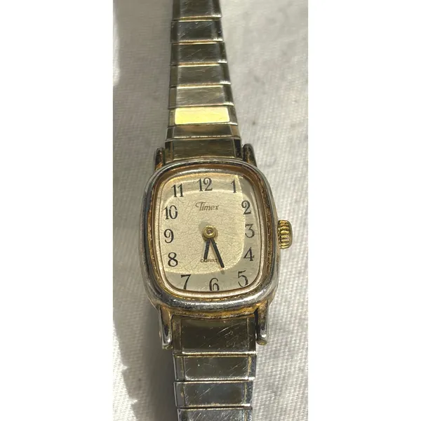 Vintage Timex‎ Quartz Women's Gold Tone Analog Watch Expansion Band - Image 9