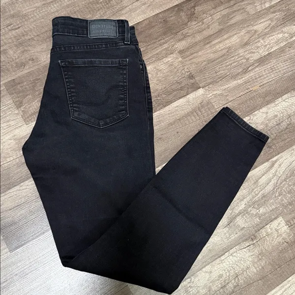 Signature‎ by Levi Strauss Women's Mid Rise Skinny Jeans, Size 4 M - Image 9