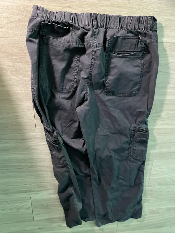 Forever 21 Black Flared Cargo Pants - Image 3