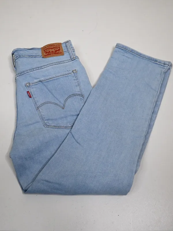 Levi's Women's 724 High Rise Straight Crop Jean Size 29 - Image 3