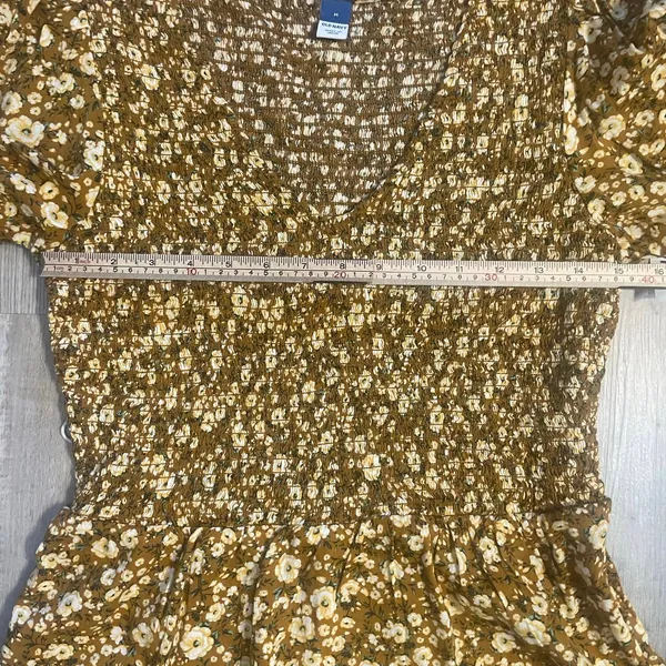 NWT Old Navy Size M Smocked Long-Sleeve V-Neck Blouse for Women - Image 7
