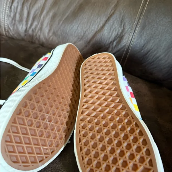 VANS Rainbow Checkerboard Old Skool Sneakers Women’s Size 6 Colorful‎ - Image 4