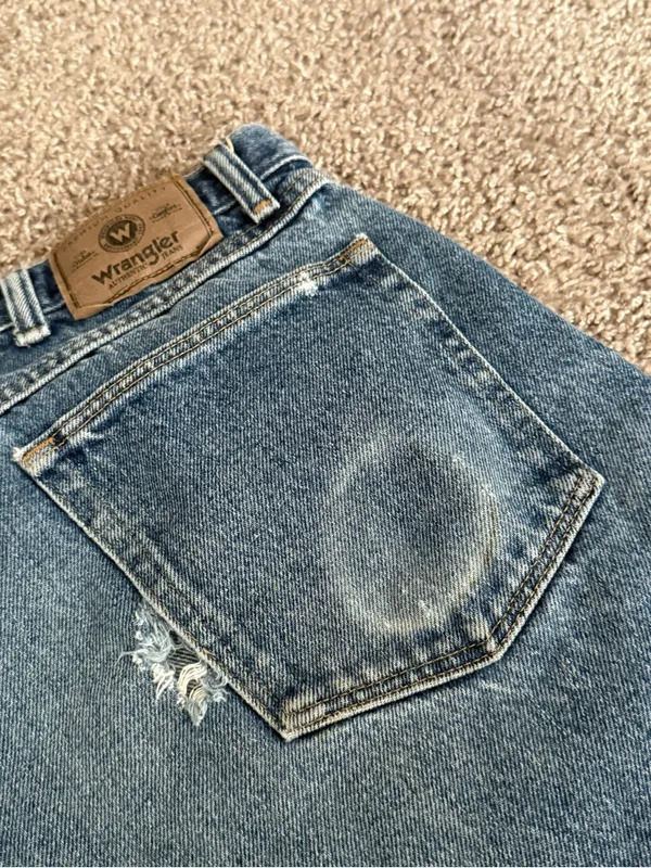 Wrangler Mens 36 Distressed Denim Cutoff Jorts Raw Hem Vintage Wash Shorts - Image 4