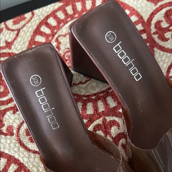 Boohoo Chocolate Brown Heeled Triangle Block Mules - Image 3