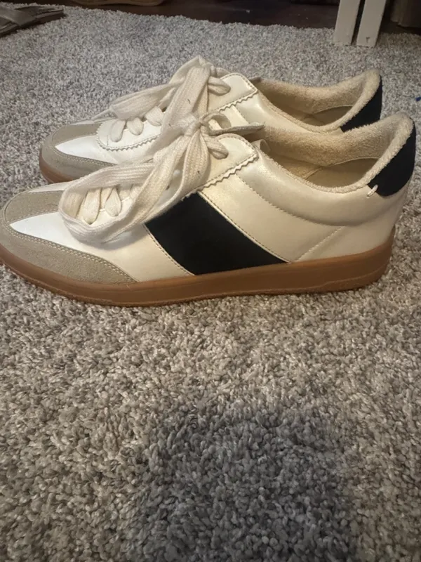 BEAST FASHION Cream and Black Athletic Sneakers NWOB - Image 3