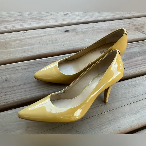 Michael Kors patent leather pumps💛💛💛 - Image 8
