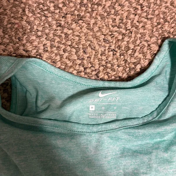 Women’s medium Nike dry fit tank top - Image 2