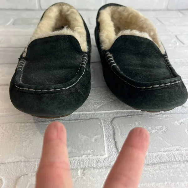 UGG‎ Ansley Moc Slippers Womens 9 Black Suede Sheepskin Slip On Cozy Loafer - Image 13