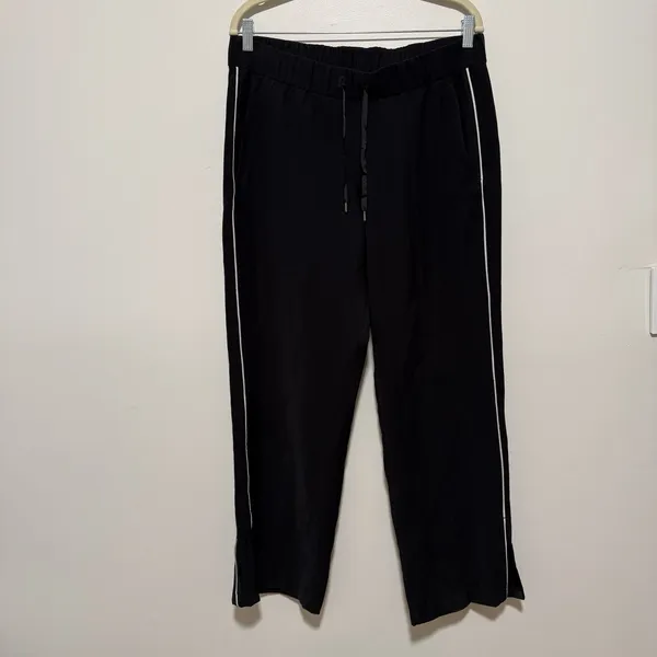 Lululemon On the Right Track Pant in‎ Black / White Size 10 - Image 3