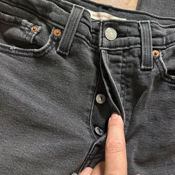 Levi wedgie button fly jeans 28 black - Image 6