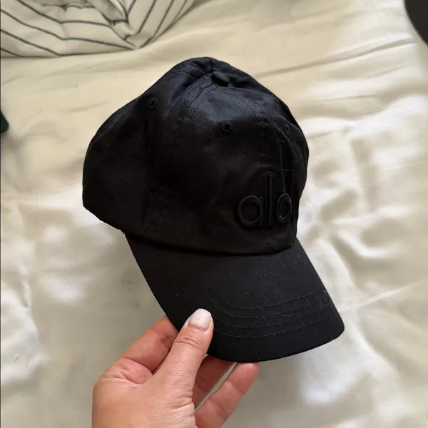 ALO Yoga Classic Off Duty Black Cap One Size. Never worn - Image 6