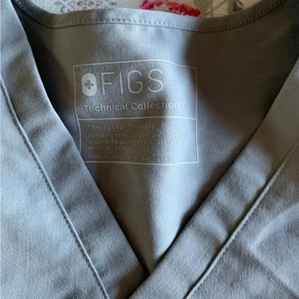 Figs technical collection, one pocket size small grey scrub top - Image 2