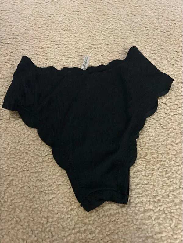 D19 bathing suit bottom black small us size 4 new beach wear - Image 3