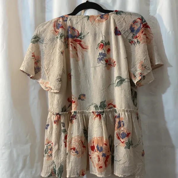 Lucky Brand Vintage Pink Floral Look Blouse with Neckline Details Size Small - Image 6