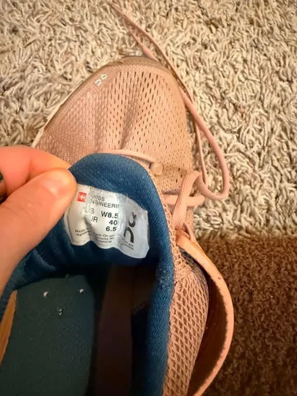 On Cloudswift Cloud Shoes - Image 2